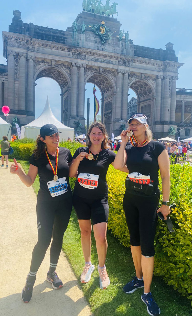 Sportieve collega's nemen deel aan de 20km door Brussel